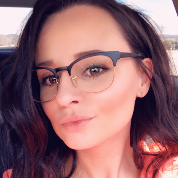 Meet your Posher, Victoria - Picture 2 of 2